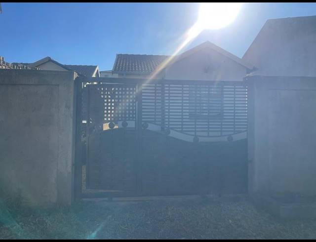 2 BEDROOM HOUSE FOR SALE IN FLEURHOF